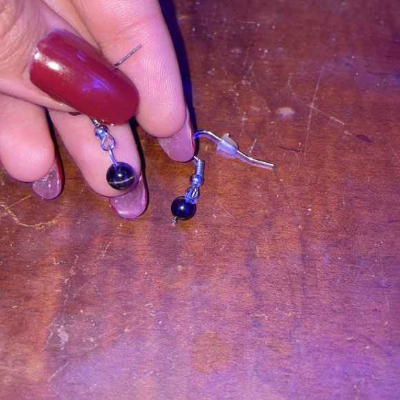 Black bead earrings - Picture 3 of 3